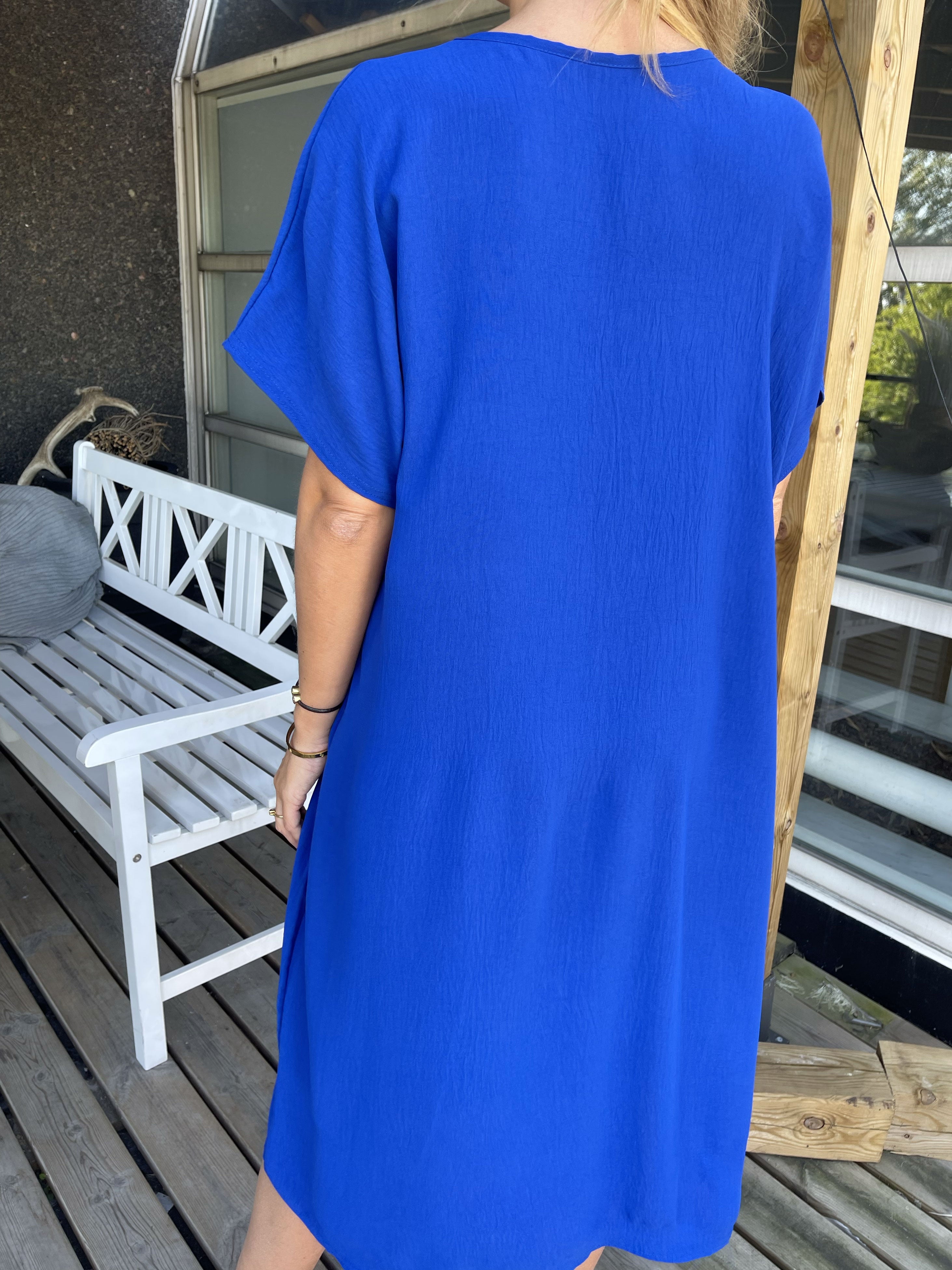 Magga - Lång enkel t-shirt klänning - Black